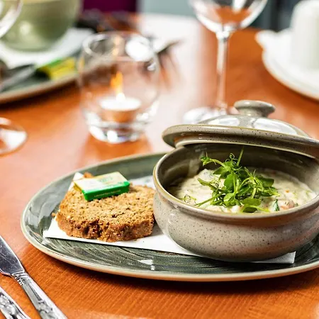 Station House ليتيركيني