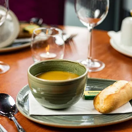 فندق Station House 3*