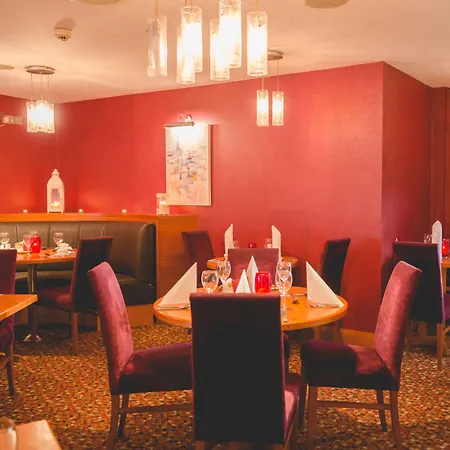 Station House 3* לטרקני