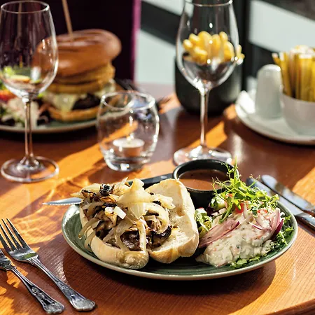 فندق Station House