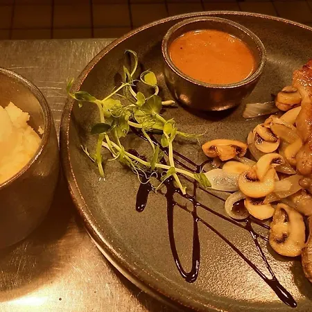 Station House Hotel 3*